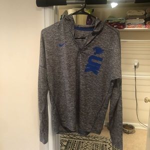 University of Kentucky Wildcats athletic pull over